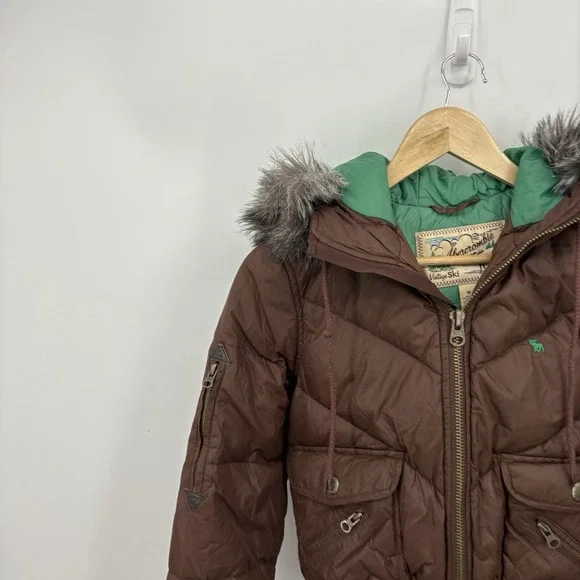 Vintage Abercrombie & Fitch Puffer Jacket Medium Down Cropped Faux Fur Hood Y2K